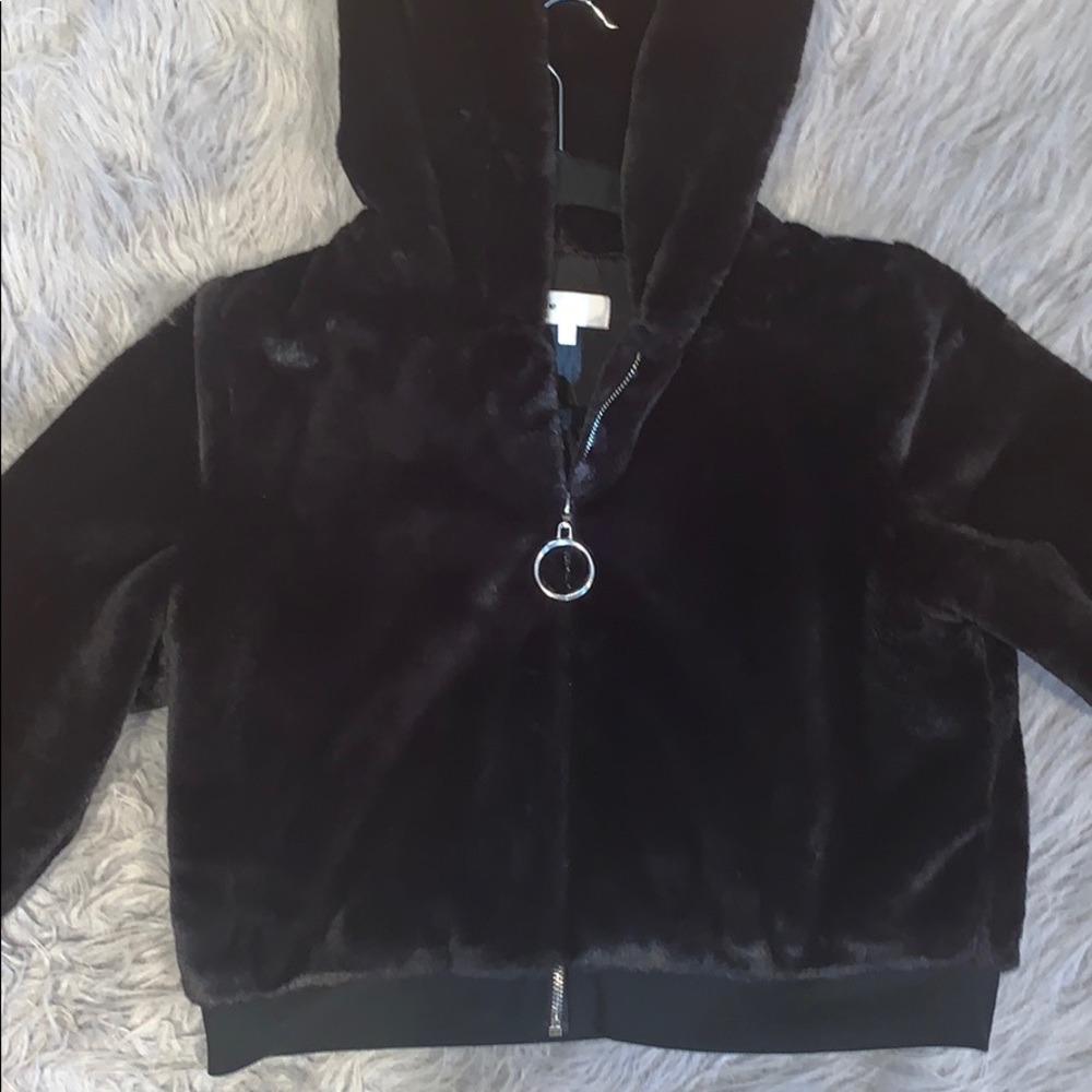 Revolve faux fur cropped jacket - Picture 5 of 7